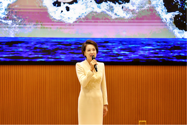 福建省廣播影視集團(tuán)主持人鄒荃分享《海防線(xiàn)上的一抹紅》。主辦方供圖