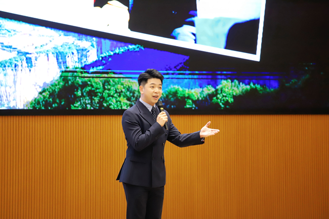 南平廣播電視臺(tái)主持人陳欣分享《大山深處有人“家”》。主辦方供圖