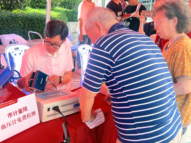 廈門市計量院開展免費(fèi)檢測服務(wù)。廈門市市場監(jiān)管局供圖