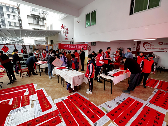 志愿者們組織社區(qū)活動