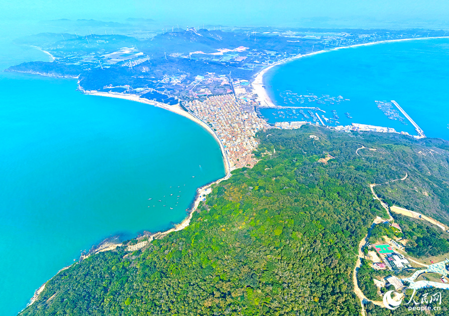 三面臨海的澳角村不僅給當?shù)厝藥砹素S富的物質(zhì)財富，更孕育了深厚的精神財富。人民網(wǎng) 李昌乾攝