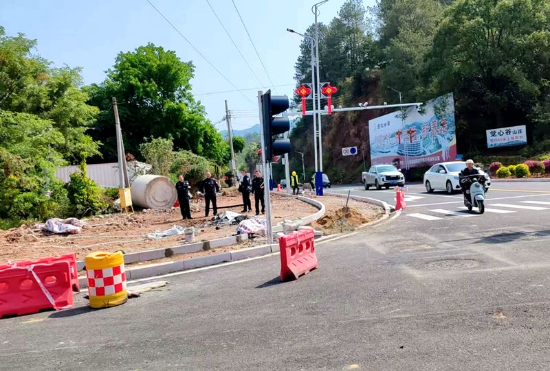 住建、公安等部門聯(lián)動(dòng)，到現(xiàn)場(chǎng)勘察。上杭縣住建局供圖