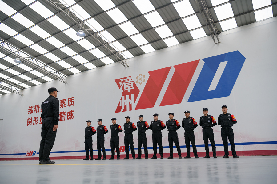 “漳州110”民警在訓練中（資料圖）。漳州市公安局供圖