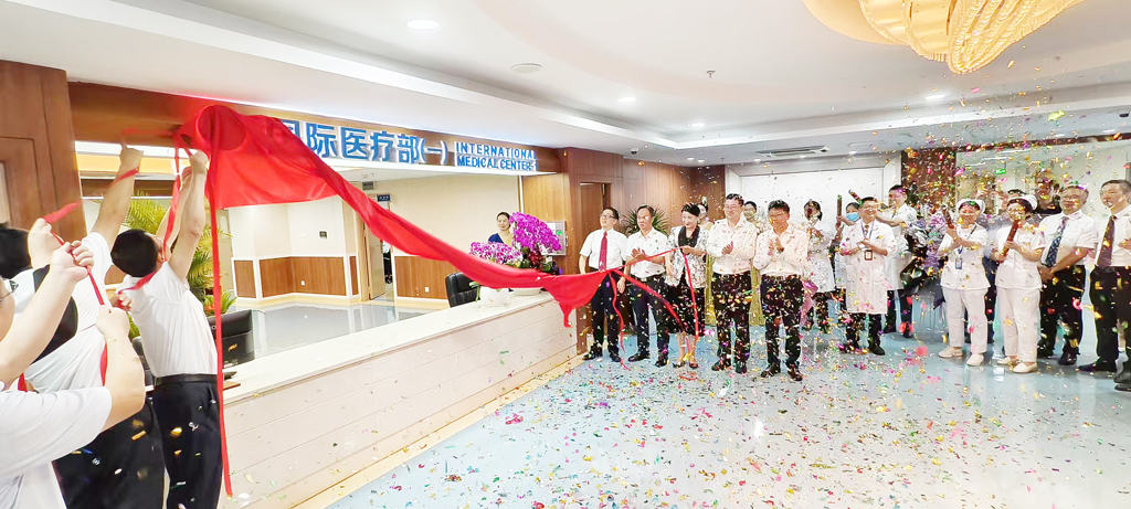 廈門大學(xué)附屬中山醫(yī)院國(guó)際醫(yī)療部揭牌儀式現(xiàn)場(chǎng)。林林?jǐn)z