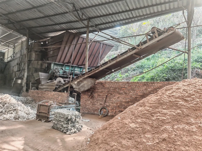 廢菌棒制作有機肥，實現(xiàn)“華麗轉身”