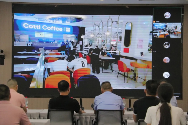 演練采用“現(xiàn)場(chǎng)演練+視頻演示+現(xiàn)場(chǎng)連線”的方式,完整展示了食品安全事件應(yīng)急處置全流程