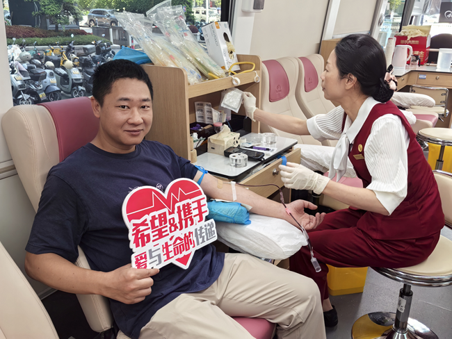 獻(xiàn)血活動(dòng)現(xiàn)場(chǎng)