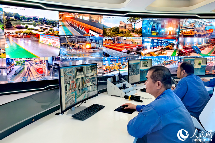 數(shù)字賦能下，三寶集團(tuán)總控室對各生產(chǎn)環(huán)節(jié)盡數(shù)掌控。人民網(wǎng) 葉青卿攝