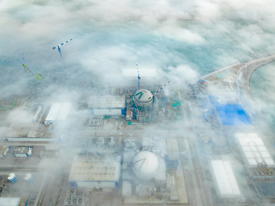 透過晨霧看漳州核電項目。方偉文攝