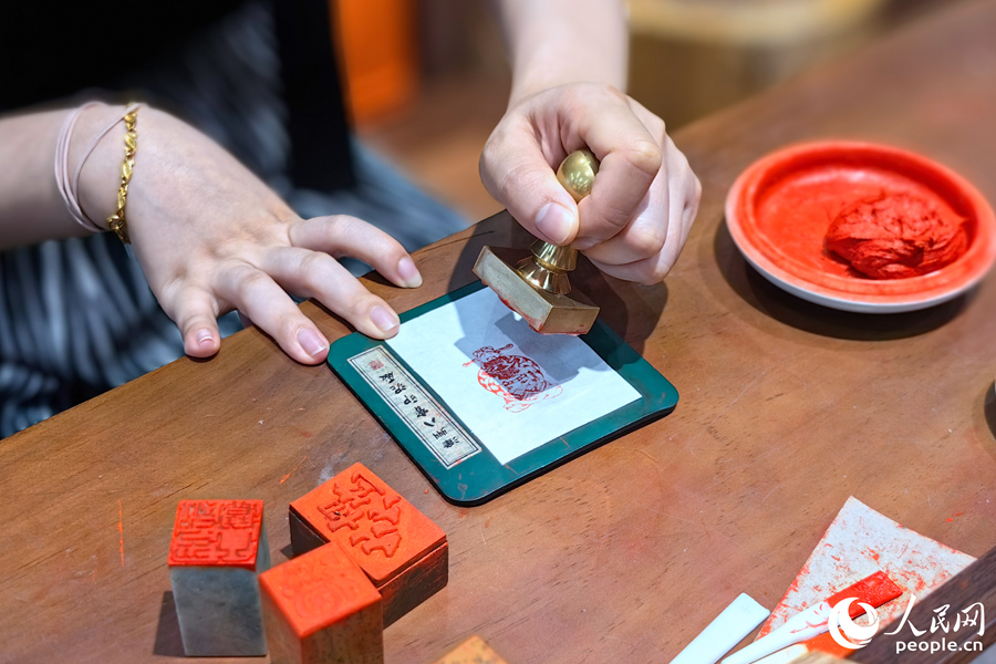 八寶印泥是漳州“三寶”之一。人民網(wǎng) 葉青卿攝