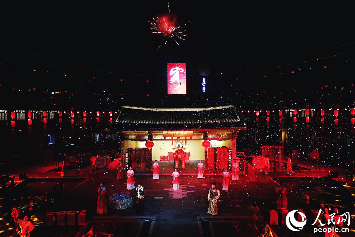 客家文化歌舞劇演出現(xiàn)場(chǎng)。人民網(wǎng) 李唯一攝