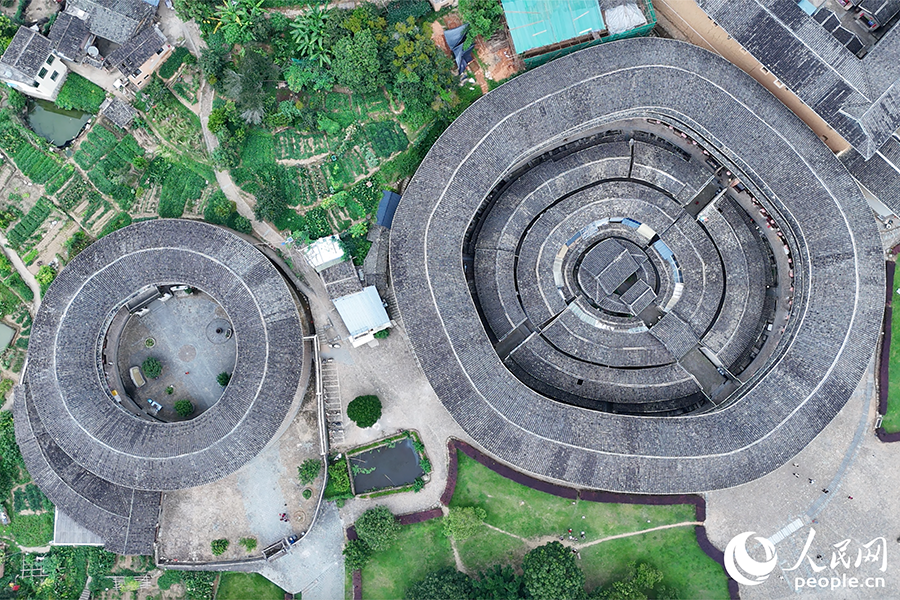 永定擁有23000多座土樓，是擁有“福建土樓”最多的地方。人民網(wǎng) 李昌乾攝