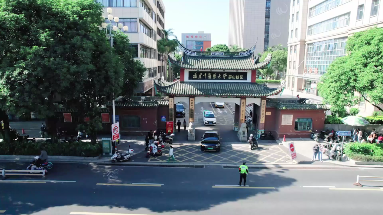 改造后的福建省第二人民醫(yī)院通行路口。福州市公安局交警大隊鼓樓支隊供圖