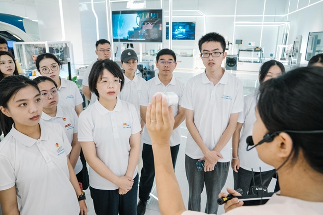 實踐隊師生在長三角G60科創(chuàng)走廊規(guī)劃展示館調研學習