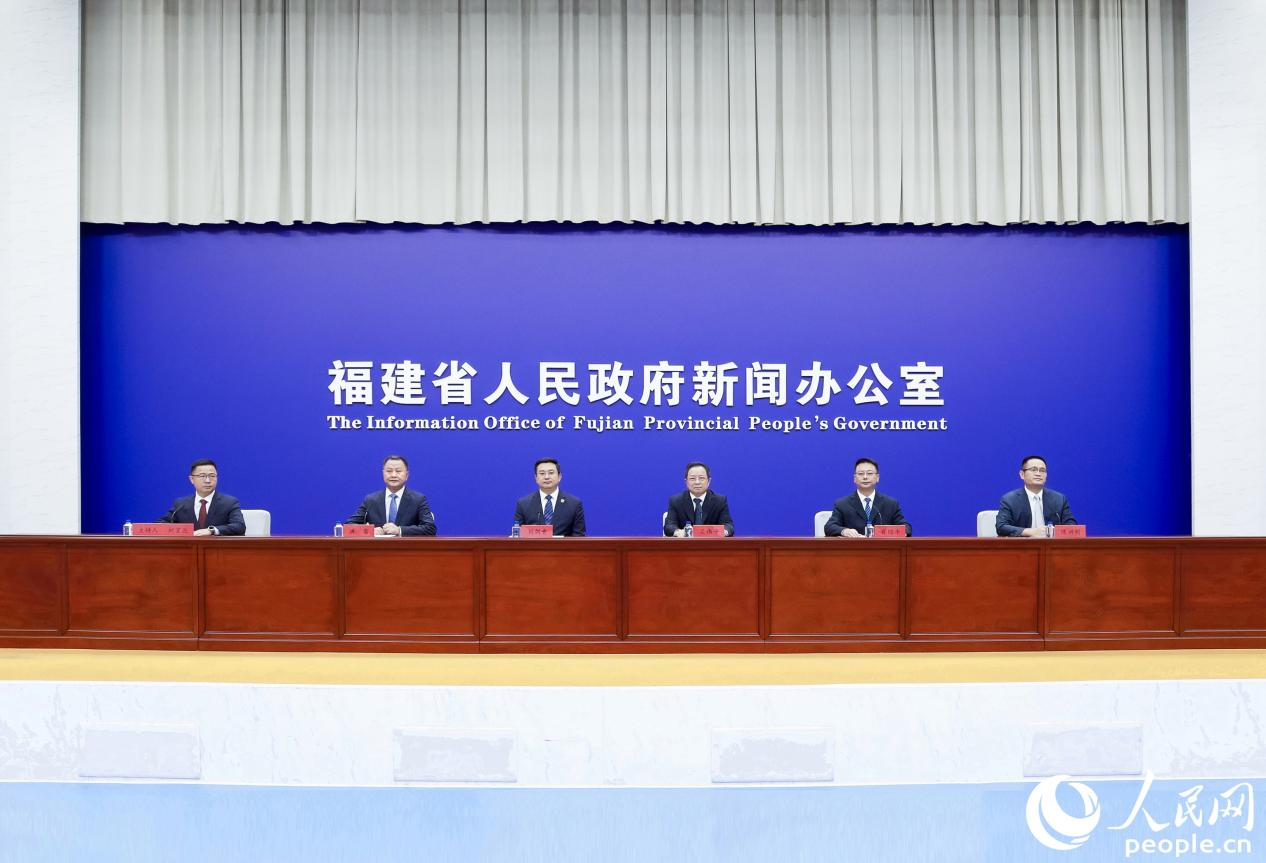 第二十四屆“漢語橋”世界大學(xué)生中文比賽暨夏令營新聞發(fā)布會現(xiàn)場。實習(xí)生 林靜茹攝