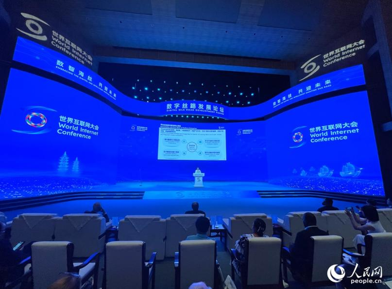 論壇期間，來自全球49個(gè)國家和地區(qū)，以及13個(gè)國際組織的600余名嘉賓齊聚一堂。人民網(wǎng)記者 陳藍(lán)燕攝