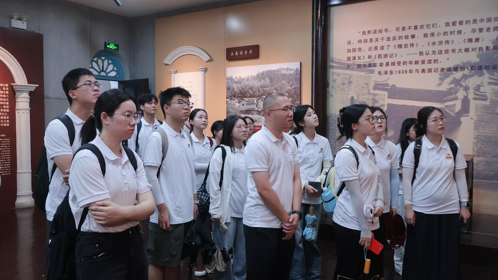 實(shí)踐隊(duì)參觀湖南第一師范學(xué)院