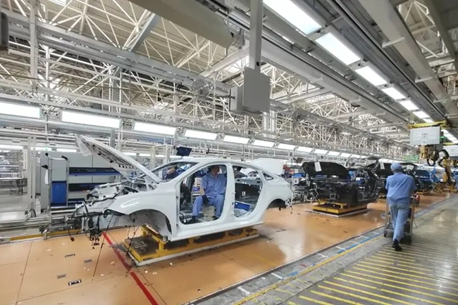 上汽寧德基地總裝車間的新能源汽車生產(chǎn)線。龔鍵榮攝