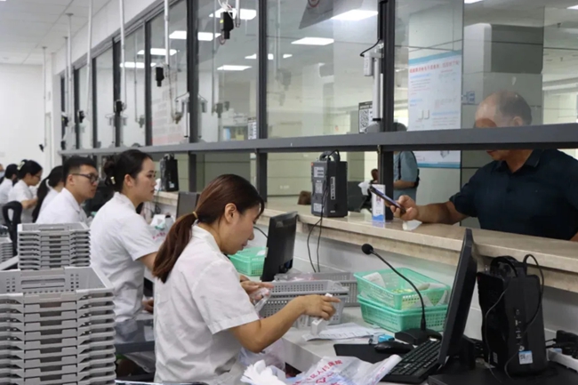 信息數(shù)據(jù)共享實現(xiàn)了群眾就醫(yī)成本與基金監(jiān)管成本的“雙減負”。長樂區(qū)融媒體中心供圖