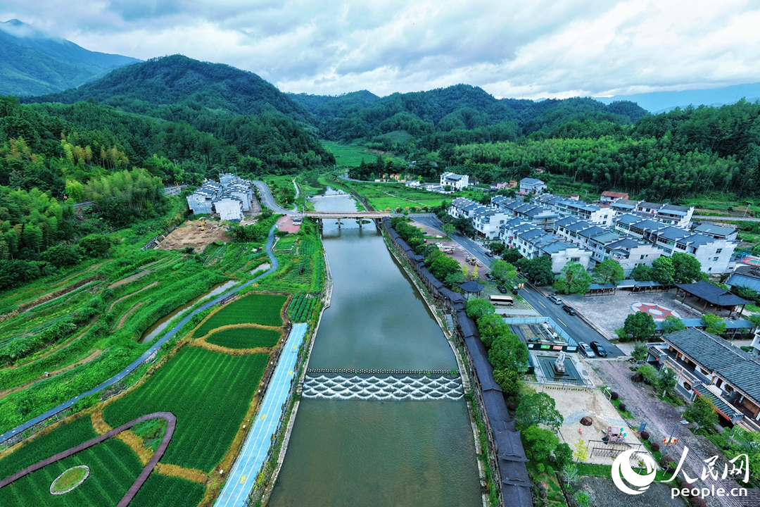 泰寧水清岸綠。人民網(wǎng) 李昌乾攝