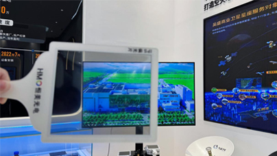 液晶屏幕有個(gè)光學(xué)“膜”法師五年來，我國(guó)顯示產(chǎn)業(yè)取得突破性進(jìn)展，液晶面板產(chǎn)能占比超過全球70%，市場(chǎng)需求量大、市場(chǎng)份額大。