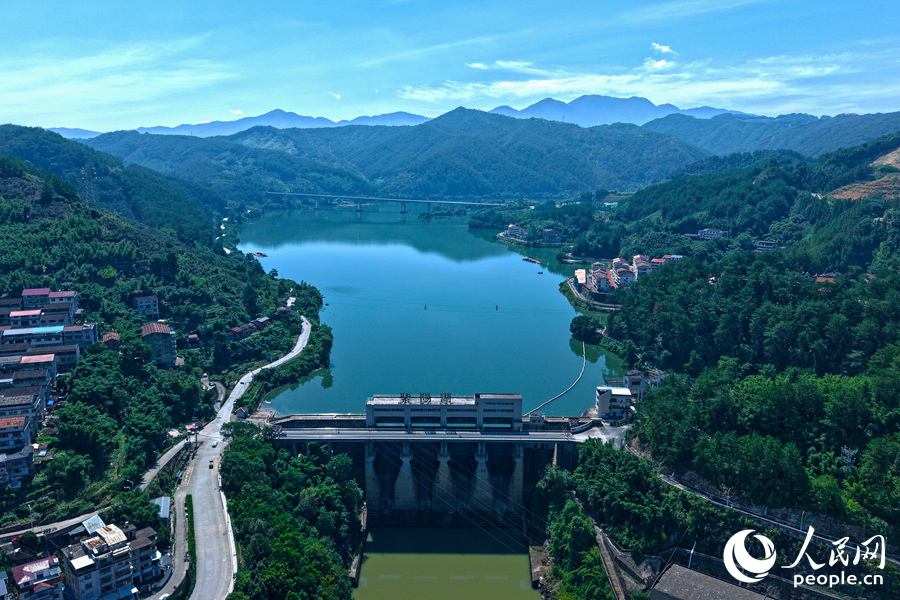 鳥瞰如今的大瀨坂村。人民網(wǎng) 李唯一攝