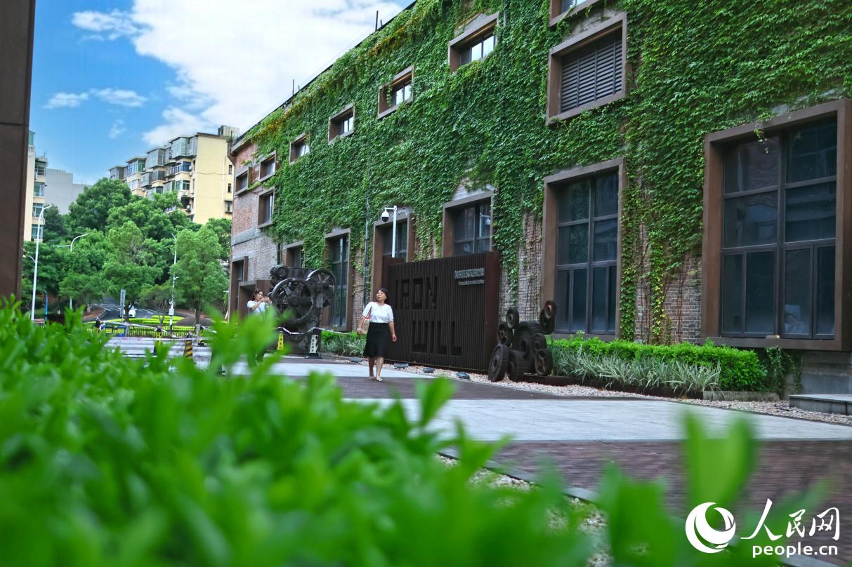 作為國家4A級旅游景區(qū)的三鋼工業(yè)旅游區(qū)，吸引市民游客打卡。人民網 李昌乾攝