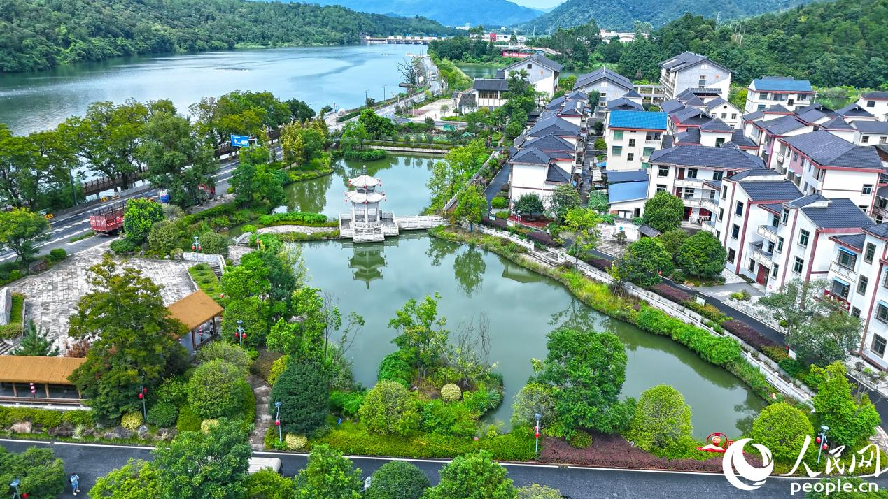 ?？诖灏讐焱咤e落有致，庭院整潔，道路寬敞。人民網(wǎng) 李昌乾攝