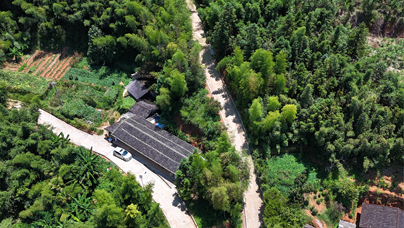 礦石村道“變形記”2022年起，尤溪全方位提升固體廢物治理體系和治理能力，累計(jì)創(chuàng)建國(guó)家級(jí)綠色礦山1家，國(guó)家級(jí)綠色工廠5家，省級(jí)綠色工廠4家。