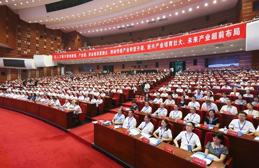 特聘專家團(tuán)、各類人才代表等在前排就坐。龍巖市融媒體中心供圖