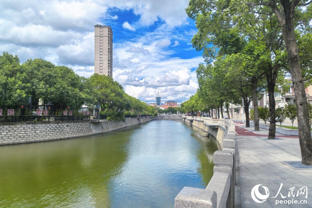 福州福清市陽(yáng)下街道溪頭村面貌煥然一新。人民網(wǎng)記者 黃玉琦攝