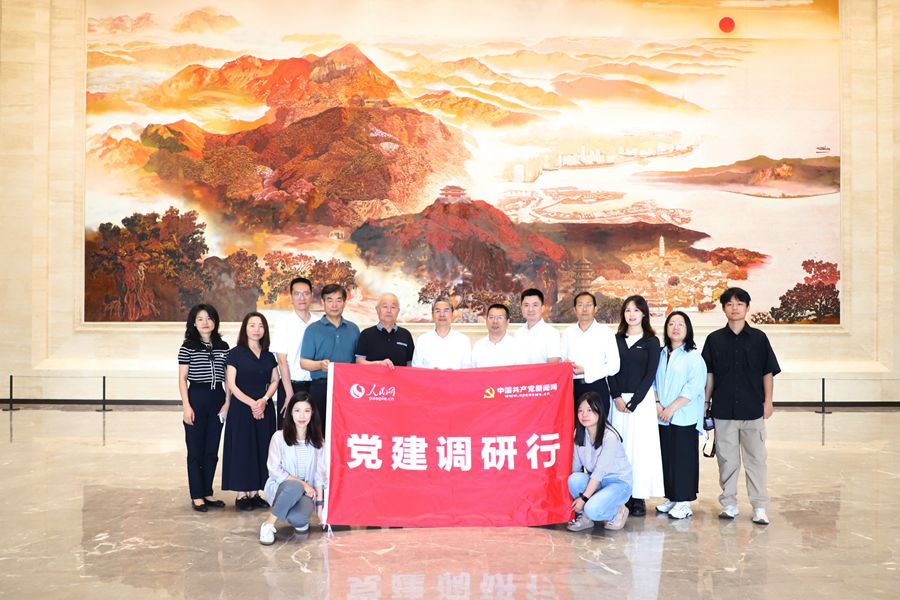 調(diào)研團(tuán)在福州市委黨校參觀學(xué)習(xí)“3820”戰(zhàn)略工程實(shí)施30周年成就展。葉珅攝