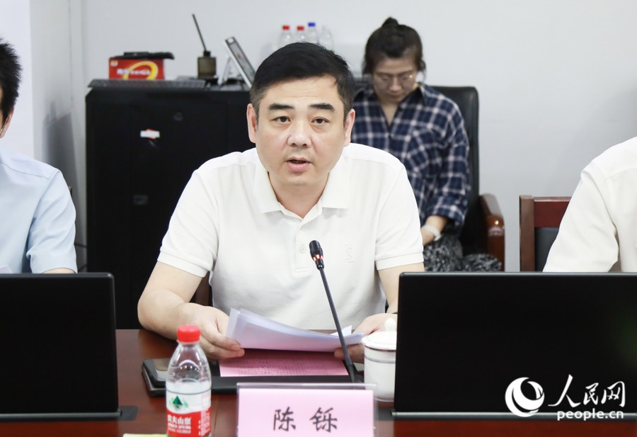 福州新區(qū)管委會黨政辦公室副主任陳鑠。