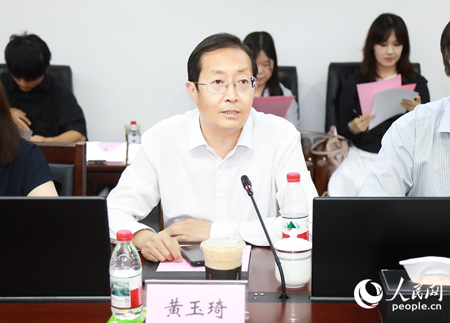 人民網(wǎng)黨建研究專員黃玉琦。