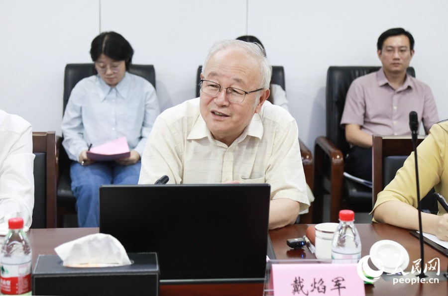 中共中央黨校（國家行政學院）黨建教研部原副主任、教授戴焰軍。