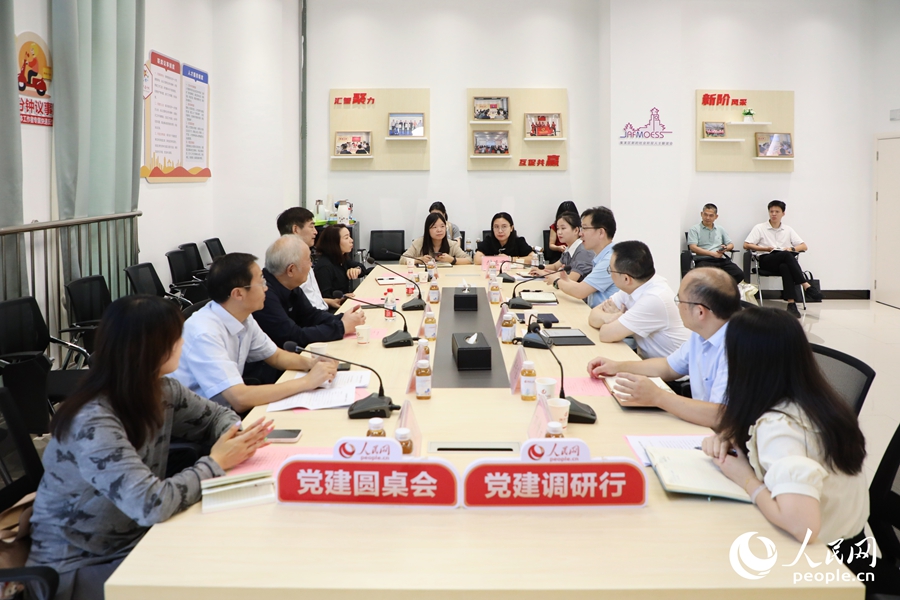 人民網(wǎng)黨建調(diào)研行一行走進(jìn)廈門軟件園三期黨建共同體。人民網(wǎng) 李唯一攝