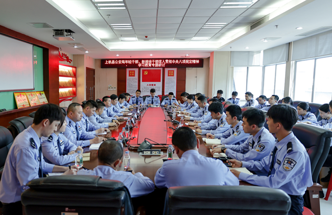 為新警召開崗前座談會。李建福攝