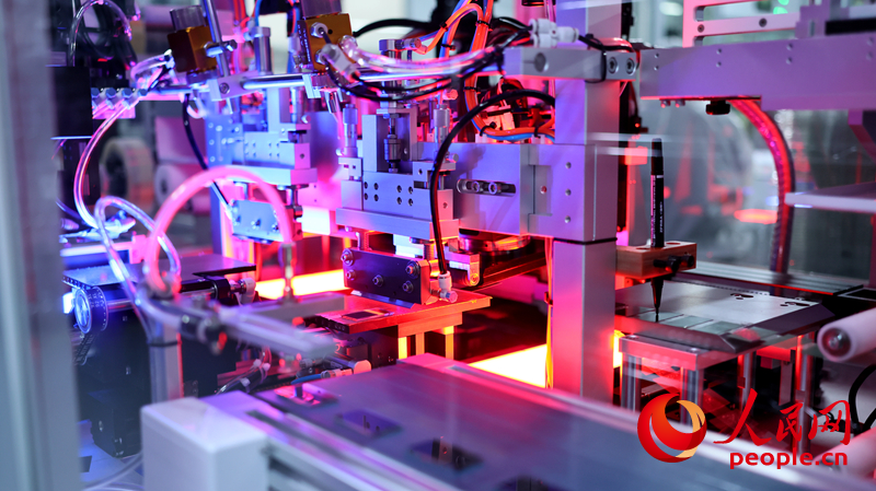 武平縣引進(jìn)的上百家新顯產(chǎn)業(yè)企業(yè)中，近九成來自粵港澳大灣區(qū)。人民網(wǎng) 李昌乾攝