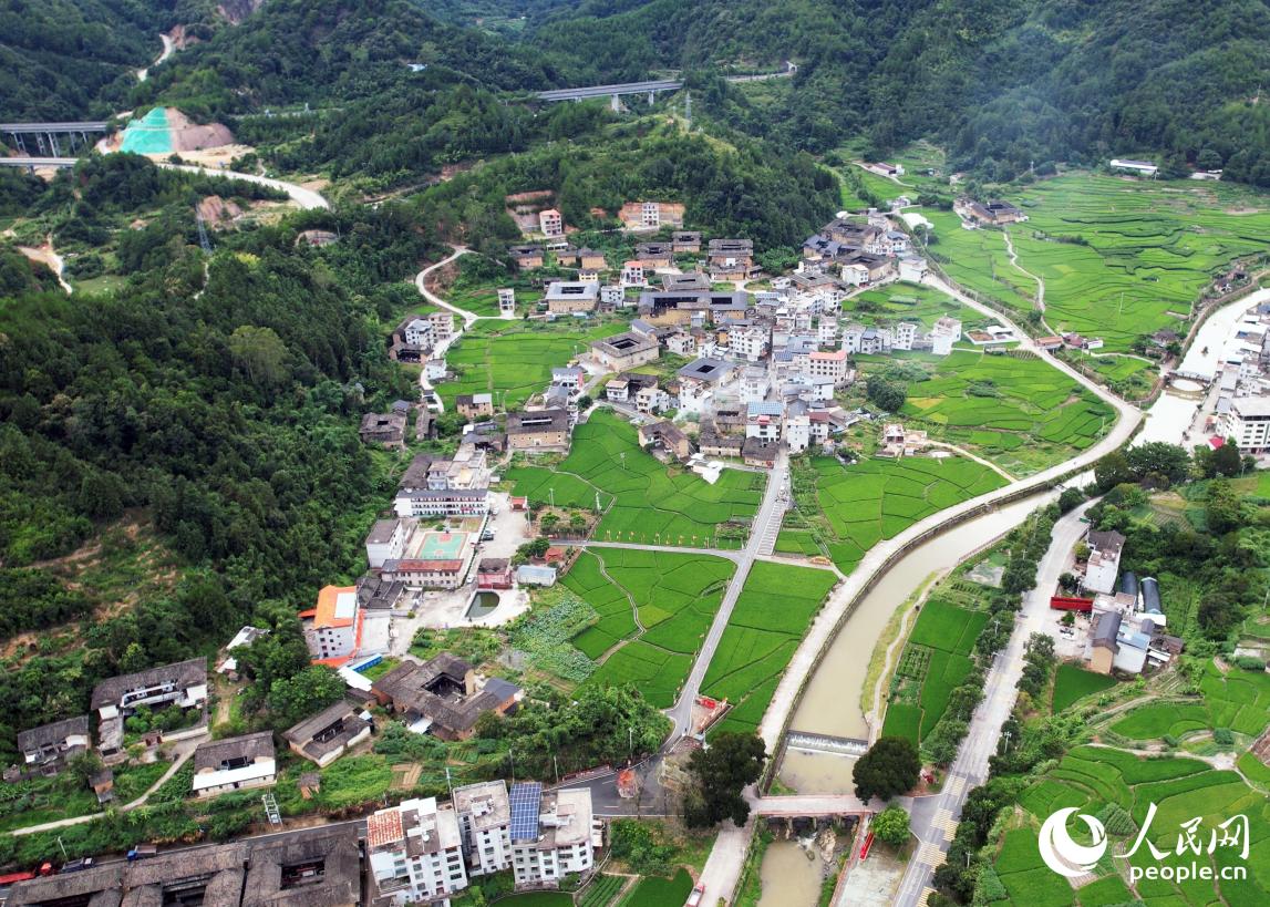 岐嶺鎮(zhèn)下山村。人民網(wǎng)記者 蘭志飛攝