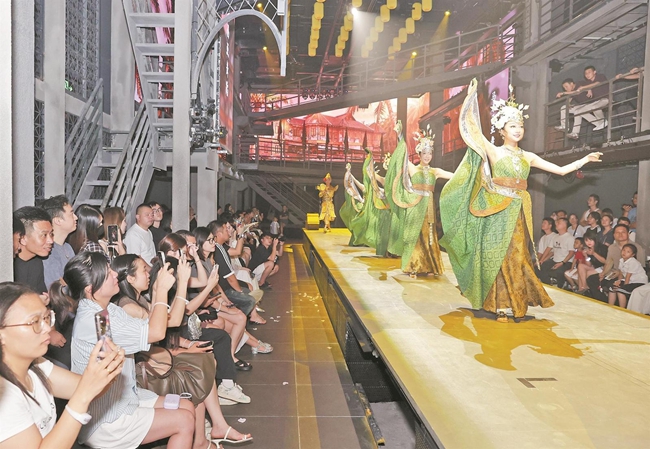 《偶遇世界·因為刺桐》首演禮現(xiàn)場 (張九強 攝)