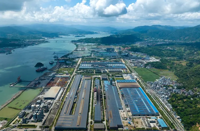 坐落于福安灣塢半島的青拓集團。鄭霄攝