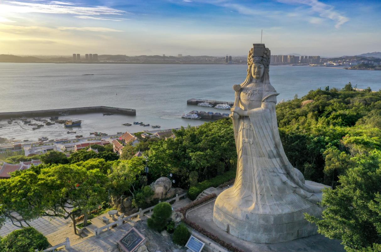 莆田湄洲島上的媽祖像。湄洲島國家旅游度假區(qū)供圖