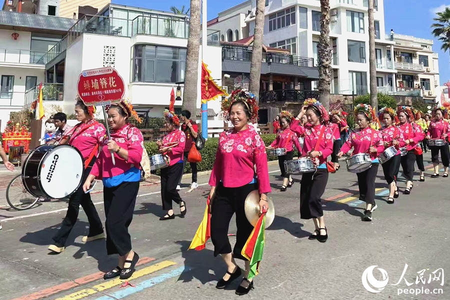 來自泉州蟳埔的巡安隊(duì)伍。人民網(wǎng)記者 林盈攝