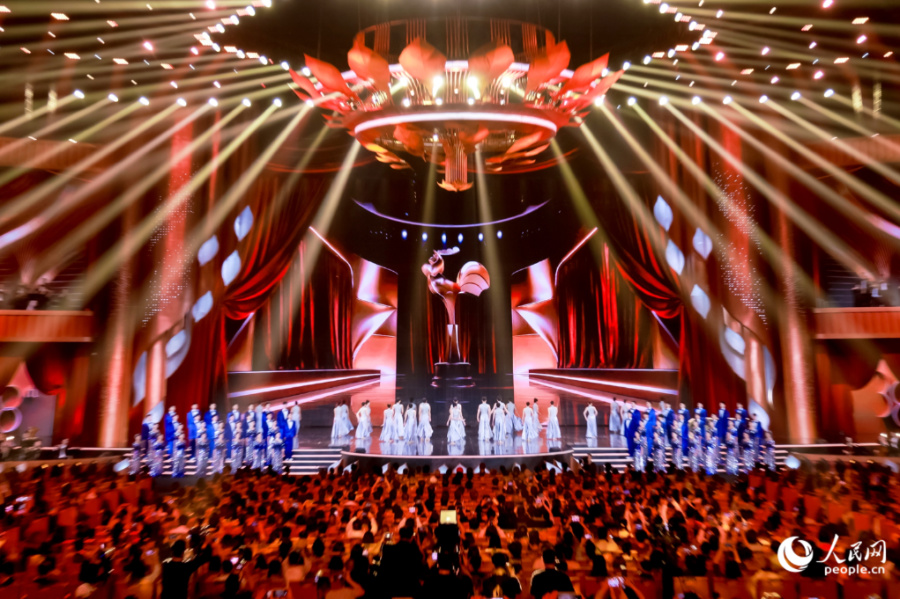 15日晚，2025年中國金雞百花電影節(jié)在廈門閉幕。人民網(wǎng)記者 陳博攝