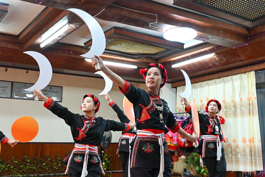 練習(xí)畬族舞蹈