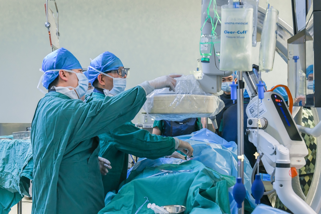 開展龍巖市首例經(jīng)皮主動脈瓣置入術(shù)