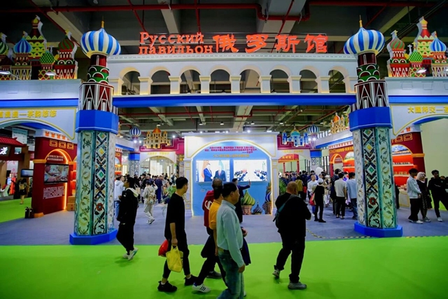 本屆茶博會俄羅斯館以開放式布局，通過“喀山、恰克圖、圣彼得堡”三大關(guān)鍵歷史節(jié)點，串聯(lián)起從文化交融、互利共贏到風尚演進的茶葉貿(mào)易史。茶博會組委會供圖