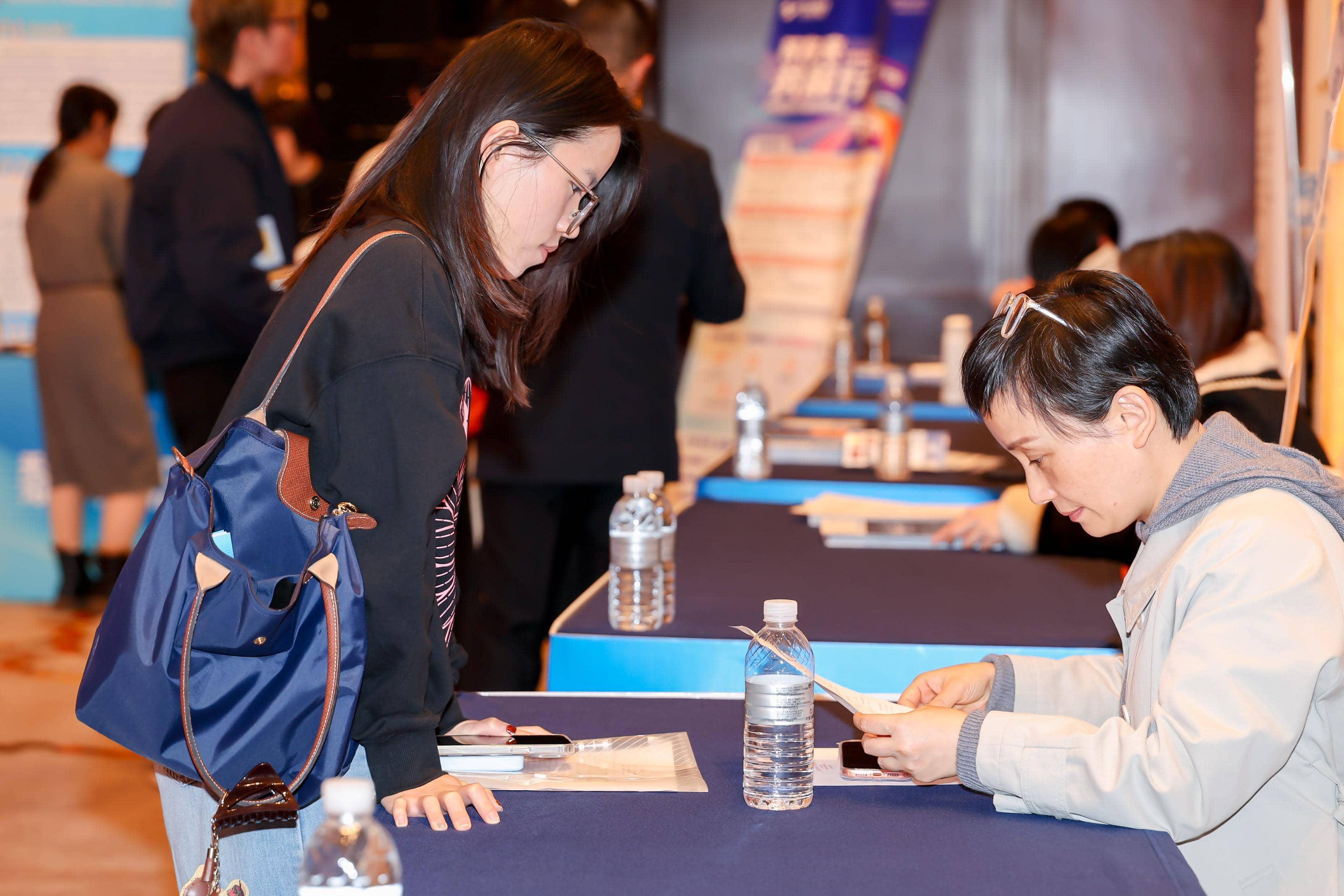 現(xiàn)場(chǎng)咨詢專區(qū)