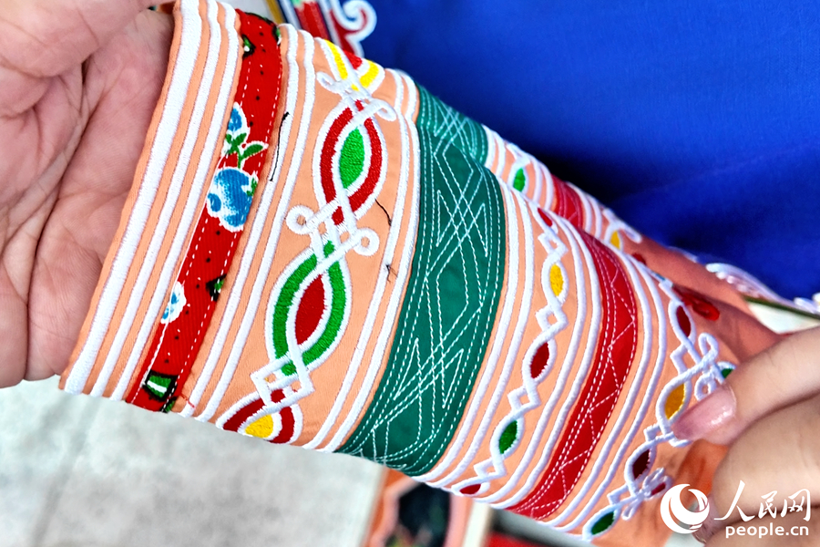 從傳統(tǒng)惠安女服飾中提取的經(jīng)典紋飾。人民網(wǎng) 楊灝昱攝