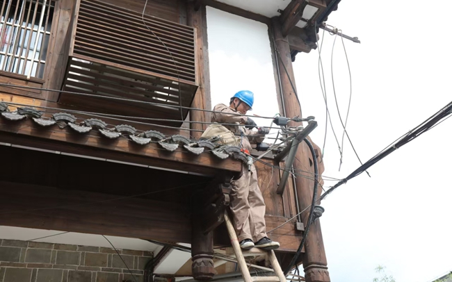 國網(wǎng)長汀供電公司工作人員正在施工